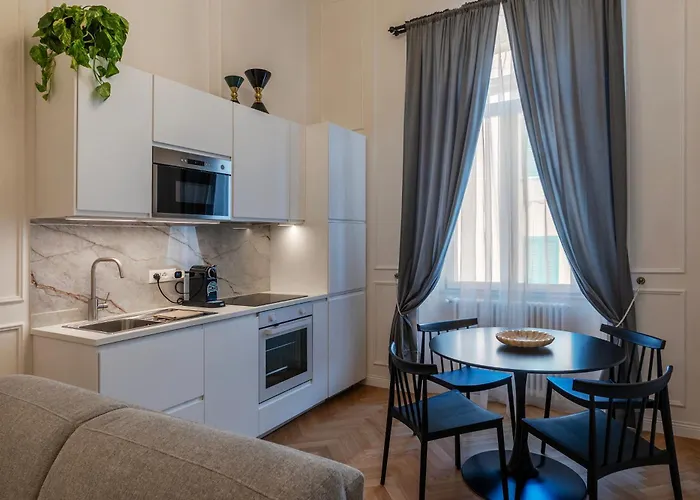 Apartamento Castro Pretorio 21 - Fromhometorome *